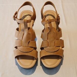 C Comfort Tan Faux Suede‎ Sandals Size 10 NWOT Padded Sole
